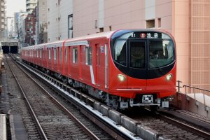 New Marunouchi Line subway trains