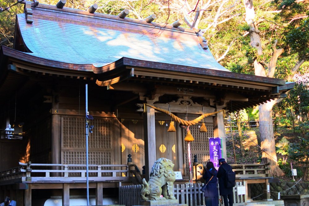 Worship at Amanawa Shinmeigu Shrine