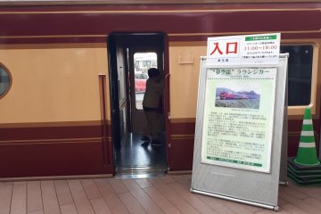 Entrance to the lounge car
