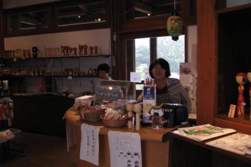 Yajiro Kokeshi-mura gift shop