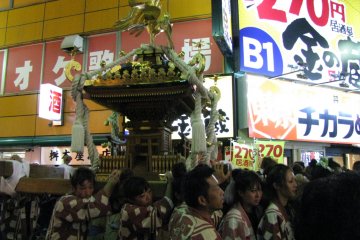 Фестиваль района Икэбукуро в Токио
