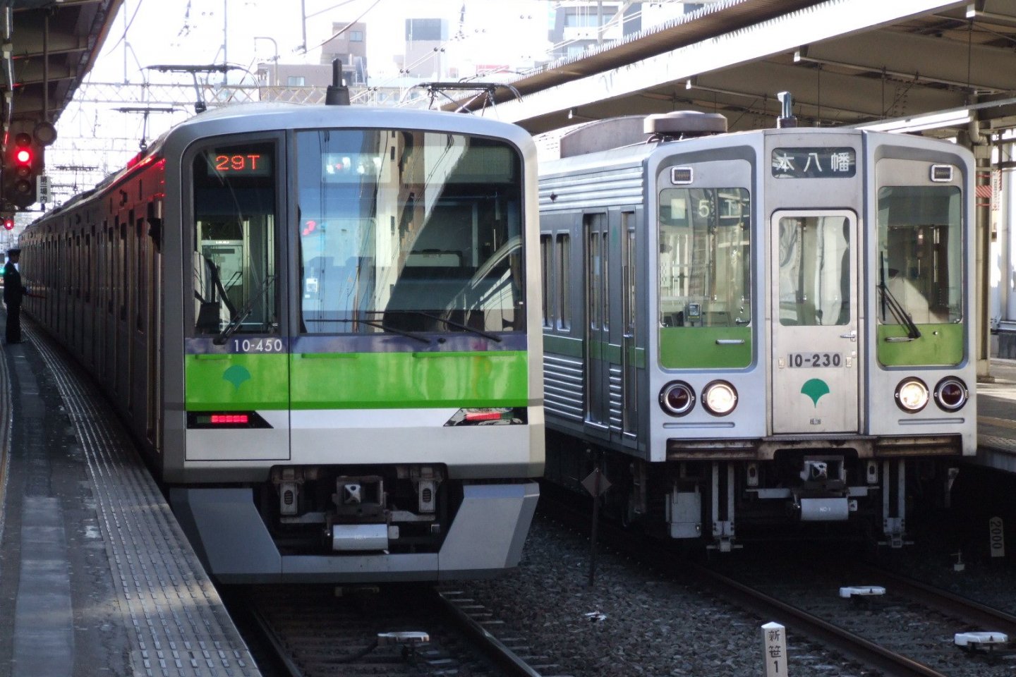 Toei Shinjuku Line trains