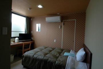 Single room with larger bed size