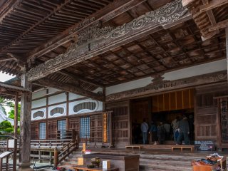 Chính điện của đền Chuson-ji được xây dựng vào cuối thời Minh Trị. Không quá lâu đời!