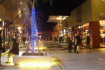 hustle and bustle at night shopping