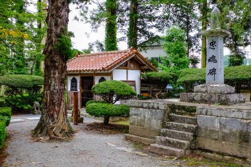 Jokenji Temple is one of Tono's finest and only a short walk from the Denshoen Park