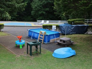 In summer, for smaller children who may not want to use the large pool, there is a smaller pool and water play area. 