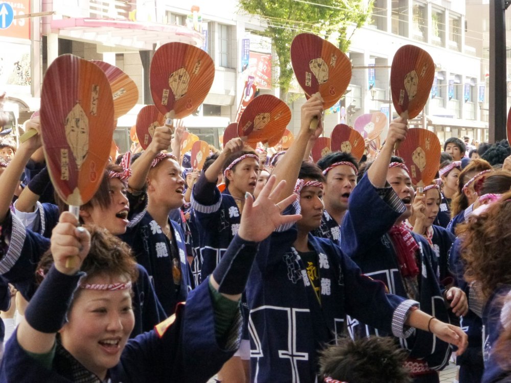 ผู้ให้ความบันเทิงที่เทศกาลศาลเจ้าฟูจิซากิ ฮาชิมันงุ