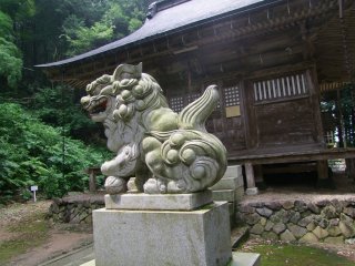 Một trong những vệ thần của ngôi đền