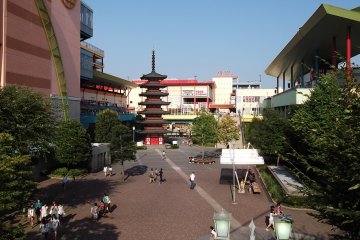 <p>The main plaza and pagoda</p>