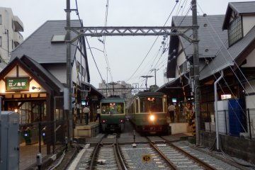 Enoden trains meet at Enoshima Station