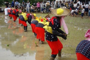 Arao Rice Planting Festival in Kyushu