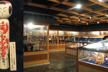Музей кокэси на станции Сироиси-Дзао