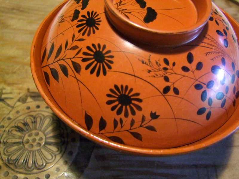 <p>Lacquered bowl</p>
