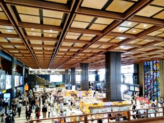 What's up? The ceiling of Sendai Station represents tatami rice mats, a nod to "Ohiroma," a now gone large-scale building at the castle site.
