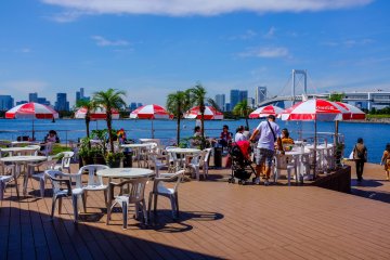 There is a really nice outdoor cafe/bar which is a great place to sit and enjoy the sunshine and views of Tokyo