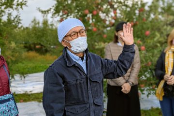 Owner Shuichi Kato introduces his orchard