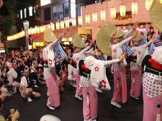 Фестиваль района Кагурадзака