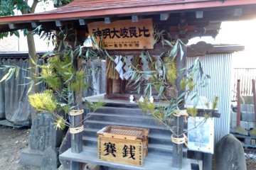 A small shrine next to the temple