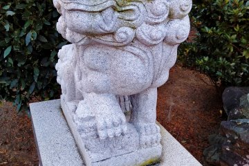 Koinu protector statue