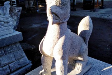 Fox messenger statue