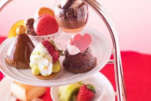 Enjoy sweets with your sweetheart!