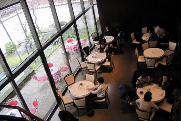 <p>The tables by the window of the main store are for smokers unfortunately!</p>