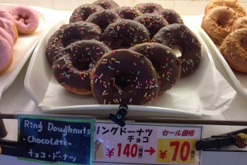 <p>It is impossible to get a very large freshly baked donut in Japan at prices like these unless going to Kuruton</p>