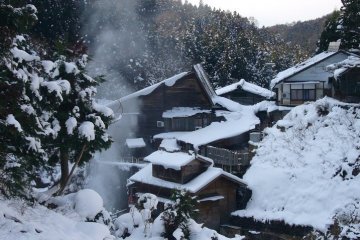 Jigokudani Hot Spring - steaming up...