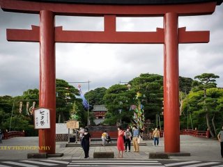 San-no-torii gate with the shrine in the background