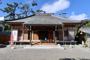Shikinejima’s only temple—Toyoji Temple