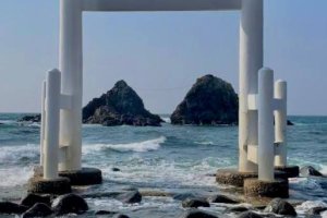 Fukuoka Day Trip: Itoshima's Sakurai Futamigaura Couple Stones
