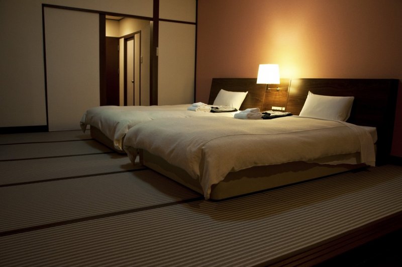 The guestrooms feature tatami flooring with western bedding.