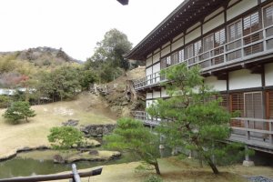 Behind Dharma Hall is Hojo. It used to be the head priest’s living quarters, but is now a room for Za-zen training. Take of your shoes, and go into the building. A wooden walkway encircles the main room. A Zen garden sits in back of the room. There are se