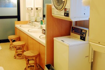<p>Coin laundry and dryer</p>