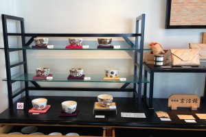 Beautiful tea bowls on display at the gallery at Fukujuen&nbsp;Kyoto Shijo Street