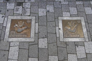 Hand Print. But this Walk of Fame is for local Yokosuka celebrities rather than glamorous movie stars.
