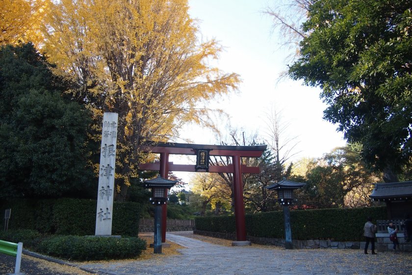 ศาลเจ้าในศตวรรษที่ 18 ในใจกลางเมืองโตเกียวหรือชิตามาจิ