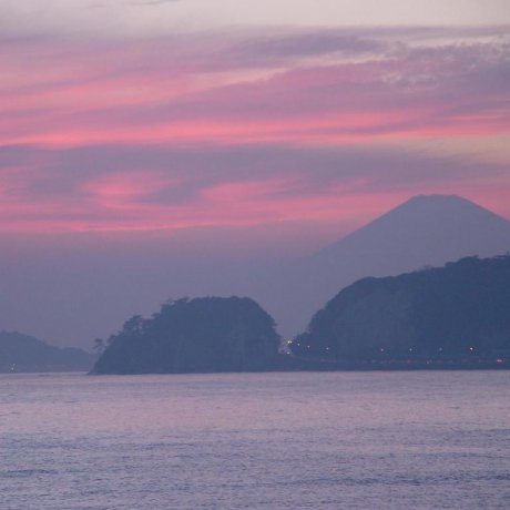 Ảnh núi Phú Sĩ từ bãi biển