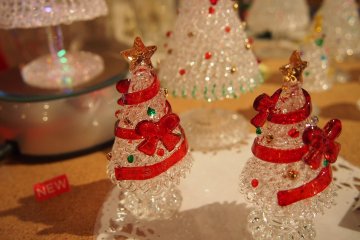 <p>Christmas is coming! The glass Christmas trees look especially festive due to their shine.&nbsp;</p>