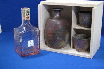 Bizenyake and Sake Set