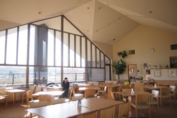 <p>The large windows at the restaurant on the second floor allow you to look out to the brilliant scenery.&nbsp;</p>