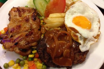 <p>This plate is the current special meal after 15:00 each day; hamburger, chicken, brown onion gravy, egg, French&nbsp;fries, salad, mixed vegetables, rice and soup for just 800 yen</p>