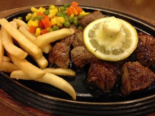 The Big Heart 200 gram cubed tenderloin steak&nbsp;is served with mixed vegetables, steak fries, rice or bread, soup and salad for 1,480 yen