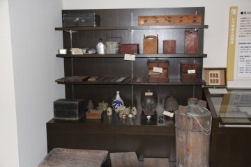 <p>Some of the finer items that might be found for use or display in traditional Okinawan homes</p>