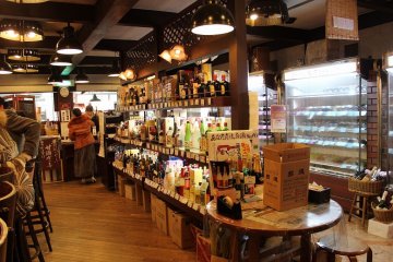 <p>The inside of the store is identical to a sake shop, and sake is of course sold</p>