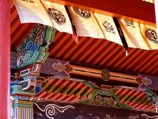Những chi tiết trên mái hiên Cổng Sai-mon