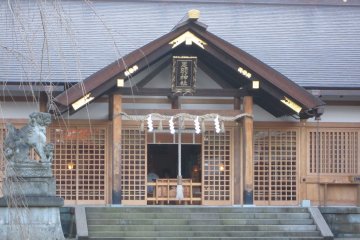 Asuwa Shrine, from up-close
