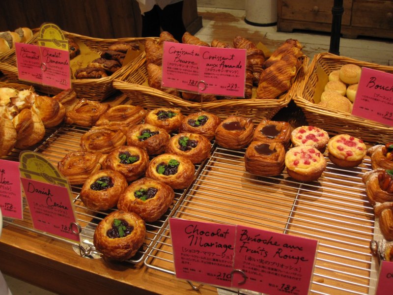 <p>Beautiful fruit-filled pastries</p>