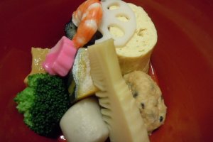 In this small bowl there are about a dozen vegetarian treats, although&nbsp;the dashi soup may have been&nbsp;made from fish stock